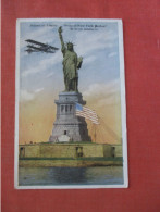 Small Airplane.   Statue Of Liberty New York > New York City > Statue Of Liberty   ref 6066 - Statue De La Liberté