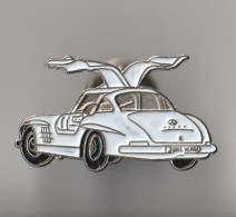 PIN'S THEME  MERCEDES-BENZ 300 SL GULLWING  BLANCHE  VUE  ARRIERE - Mercedes