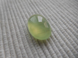 Cabochon De Prehnite Verte, Taille Ovale 8.50 Carats. CL17 - Otros & Sin Clasificación