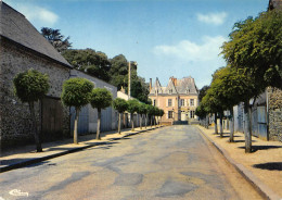 CPSM 53 MESLAY DU MAINE LA RUE DE L'HOTEL DE VILLE   Grand Format 15 X 10,5 Cm - Meslay Du Maine