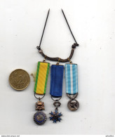 3 Medailles Miniatures . Medaille Coloniale. Ordre National Du Merite . Militaite. Montées Sur Chaine Et Epingles. TBE. - Frankrijk