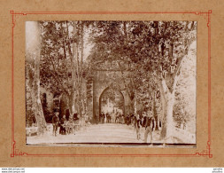 Barbotan. Cazaubon.La Porte Et Vieille Eglise. Sortie De Messe.Photo Originale Fin XIXeme. - Barbotan