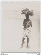 Afrique . Vieille Femme Sur La Plage. Nu Ethnique. - Non Classés