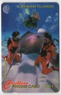 Cayman Islands - Divers With Stingray - 47CCIB (with Ø) - Isole Caiman