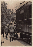 60-COMPIEGNE-DER FÜHRER- Adolf Hitler SE REND A L'INTERIEUR DU WAGON HISTORIQUE - Compiegne