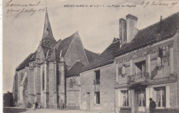 37. NEUVY LE ROI. CPA.  LA PLACE DE L'EGLISE. "AU BOEUF " HOTEL BARILLET. ANNEE 1905 + TEXTE - Neuvy-le-Roi