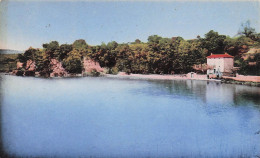 Besse Sur Issole - Le Lac Et Les Rochers  - CPA °J - Besse-sur-Issole