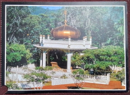 BRUNEI DARUSSALAM POSTCARD COLORED THE MAGNIFICENT TOMB OF THE 5TH RULER OF BRUNEI, HIS MAJESTY SULTAN BOLKIAH - Brunei