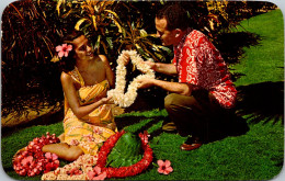 Hawaii Honolulu Beautiful Native Girl With Leis - Honolulu