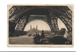 CPA  DPT 75 PARIS , SOUS LA TOUR EIFFEL En 1925! - Tour Eiffel