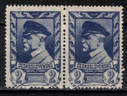 ** Tchécoslovaquie 1945 Mi 438 (Yv 386), (MNH)** Paire Avec Varieté, Position 14 - Variedades Y Curiosidades