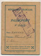 FRANCE - Passeport Délivré Par Le Consulat D'ALEXANDRIE (Egypte) - 1952/1956 - Fiscaux Type Daussy / Affaires étrangères - Cartas & Documentos