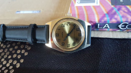 Montre RuHla Antimagnetic Des Années  50 Vintage-GDR Fonctionne Et Tiens L'heure-bracelet Neuf-très Peu Portées Comme Ne - Watches: Old