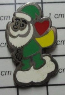 512H Pin's Pins / Beau Et Rare / NOEL / PERE NOEL VERT SECOURS POPULAIRE - Kerstmis