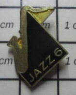 815B Pin's Pins / Beau Et Rare / MUSIQUE / JAZZ 6 SAXOPHONE - Handbal
