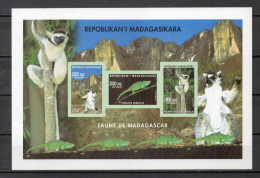 MADAGASCAR BLOC N°1829 à 1831  NON DENTELE EN FEUILLET NEUF SANS CHARNIERE  COTE ? € LEMURIEN  ANIMAUX  VOIR DESCRIPTION - Madagascar (1960-...)