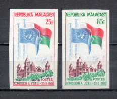 MADAGASCAR  N° 362 + 363  NON DENTELES  NEUFS SANS CHARNIERE  COTE ? €   NATIONS UNIES DRAPEAUX - Madagascar (1960-...)