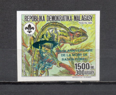 MADAGASCAR N° 1262A  NON DENTELE SURCHARGE BLEU VERT METALLISE  NEUF SANS CHARNIERE  COTE  ? €  ANIMAUX  BADEN POWELL - Madagascar (1960-...)