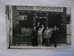 CARTE PHOTO 45 LOIRET - ST BENOIT SUR LOIRE : NICHON CORDONNIER - Scène Animée - Craft