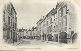 CPA 88 REMIREMONT La Grande Rue Et Ses Arcades - Remiremont