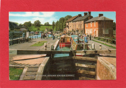 Top Lock, Stoke Bruerne, Grand Union Canal  CPM Animation Année 1966   EDIT J.SALMON - Altri & Non Classificati