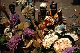 L'AFRIQUE EN COULEURS MARCHANDES DE FLEURS - Non Classés