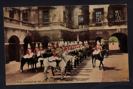 (RECTO / VERSO) LONDON - THE CHANGING OF THE GUARD WHITEHALL - ROYAL HORSE - Ed. VALESQUE BY VALENTINE'S - CPA - Whitehall