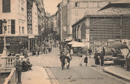 Bayonne * La Rue De La Poissonnerie Et Les Halles * Droguerie * Commerces Magasins Marché - Bayonne