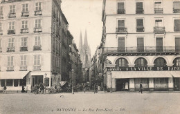Bayonne * 1908 * La Rue Port Neuf * Tailleur Chemisier A LA VILLE DE BAYONNE - Bayonne