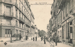 Bayonne * Rue Frédéric Bastiat Et La Poste * Coiffeur Perruquier Salon De Coiffure DAVERAT - Bayonne