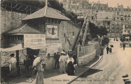 Biarritz * La Rampe Mobile , Pavillon De La Carte Postale * Vendeur Cartes Postales Illustrées - Biarritz