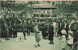 St Jean De Luz * La Danse Basquaise LE FANDANGO Sur La Place * Danseurs Dancing Fandango Kiosque - Saint Jean De Luz