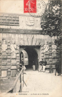 Perpignan * 1908 * La Porte De La Citadelle * Militaires - Perpignan