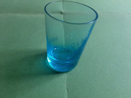 Tout Petit Verre Publicitaire Bleu  Réparateur Hinclais Sens Yonne Rare Pharmacie - Bicchieri