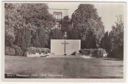 Baarn. Monument 1940-1945. Stationsplein - (Utrecht, Nederland/Holland) - 1949 - Baarn