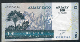 MADAGASCAR P86a 100 ARIARY 500 RANCS 2004 Signature 5     #A/A      F-VF NO P.h. - Madagaskar