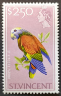 SAINT VINCENT / YT 220 / FAUNE - OISEAU - PERROQUET / NEUF ** / MNH - Perroquets & Tropicaux