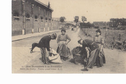 Nos Douaniers  A La Frontiere Retours Des Champs - Douane