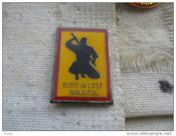 Pin's Budo De L'Est NINJUTSU. Sport De Combat - Judo