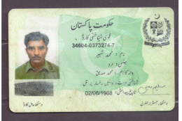 PAKISTAN  EXPIRED IDENTITY CARD CONDITION AS PER SCANWITHOUT PLASTIC COVER  FEW PIN HOLE - Pakistan