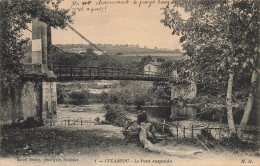 Itxassou * Un Coin Du Village Et Le Pont Suspendu * Villageois - Itxassou