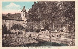 St Lary * Un Coin Du Village , Les Ponts De Bois Et L'église * Villageois - Autres & Non Classés