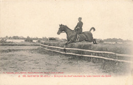 Saumur * écuyer En Chef Sautant La Haie Barrée Du Breil * Hippisme Cavalier Cavalerie  - Saumur