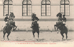 Saumur * Sauteurs En Liberté * Courbette * Cavalerie Cavalier Hippisme - Saumur