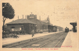 Caudry * La Gare Du Nord , Les Quais * Le Train * Ligne Chemin De Fer - Caudry