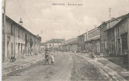 Tronville * La Rue De La Gare * Villageois - Andere & Zonder Classificatie