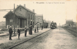 Rexpoëde * La Gare Et L'arrivée Du Train * Ligne Chemin De Fer  - Autres & Non Classés