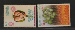 LOT 658 -  PAKISTAN N°  674 Et 737 ** -  LUTTE CONTRE LA DROGUE - Drogen