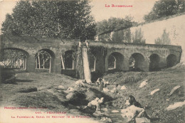 Perpignan * La Passerelle , Canal Du Rampart De La Citadelle * Lavoir Laveuses Lavandières Blanchisseuses - Perpignan