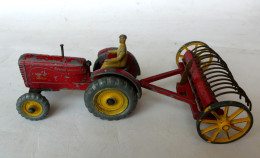 DINKY TOYS N° 310 TRACTEUR MASSEY HARRIS AVEC RATEAU A FOIN Pas Voiture Automobile - Dinky